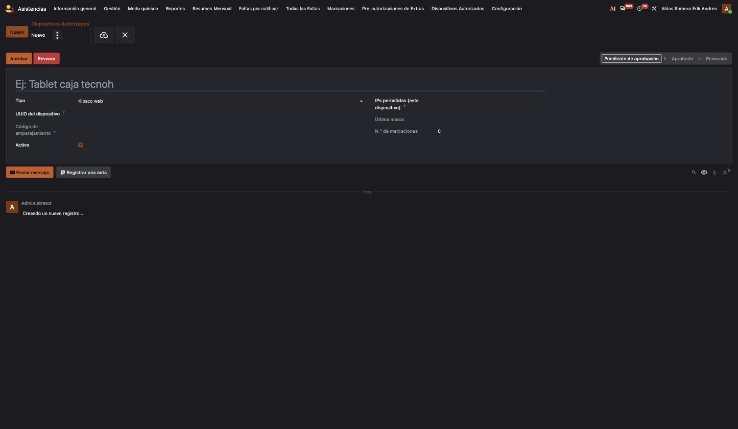 La ficha de un Dispositivo Autorizado nuevo, con los campos Tipo (Kiosco web), UUID del dispositivo, Código de emparejamiento, IPs permitidas, y la barra Pendiente de aprobación, Aprobado, Revocado